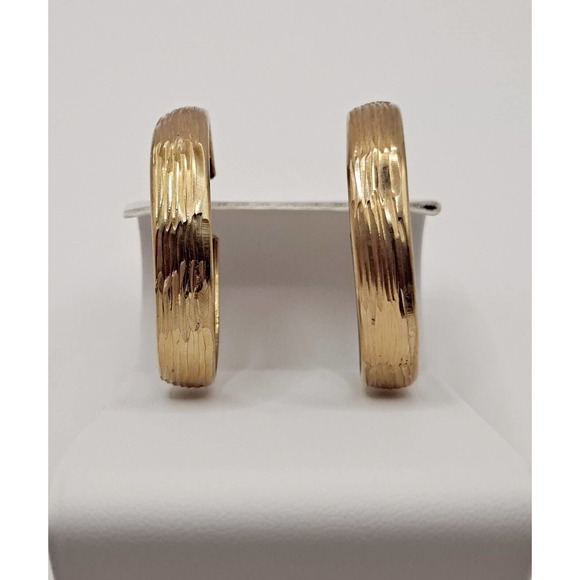 Elegant Bellezza Gold Tone Textured Hoop Earrings Pierced - Picture 5 of 10